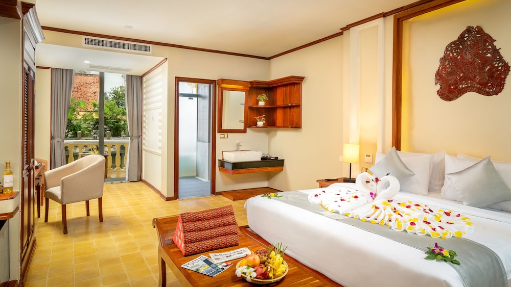 Luxury King Suite
