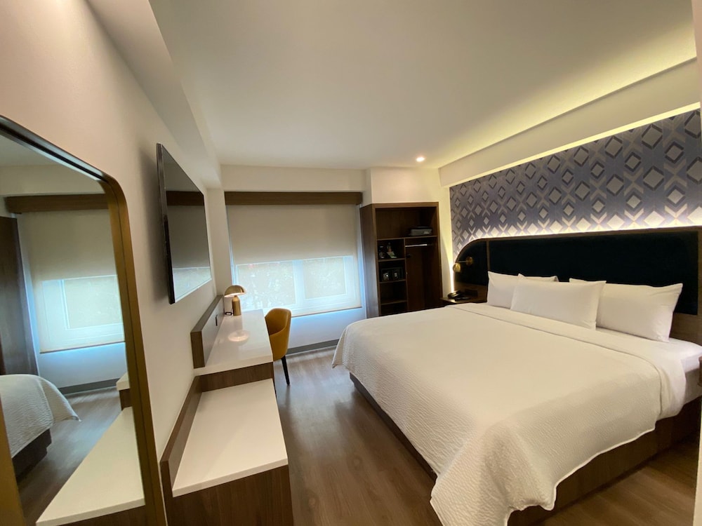 Standard Room, 1 King Bed photo 1