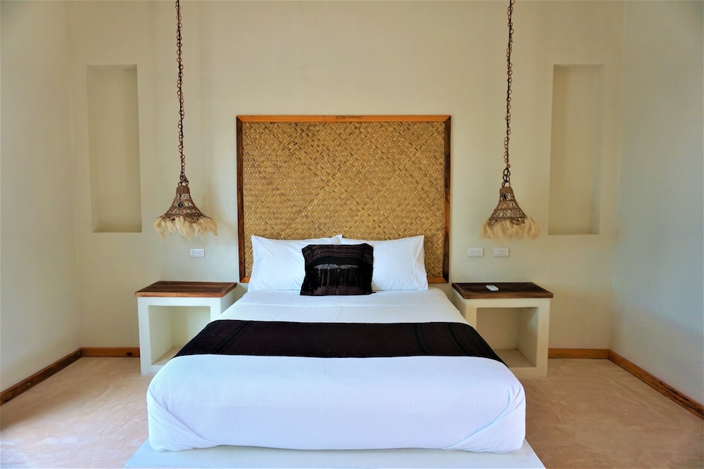 Deluxe Room - Photo 11