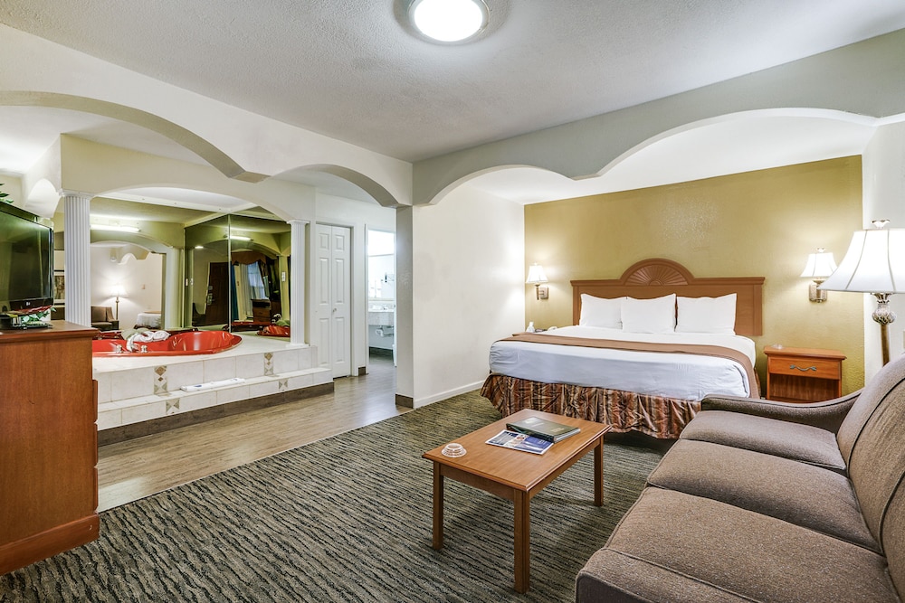 Suite, 1 King Bed, Non Smoking (Upgrade) - Photo 3