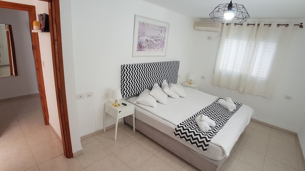 Classic Apartment, 2 Bedrooms photo 2