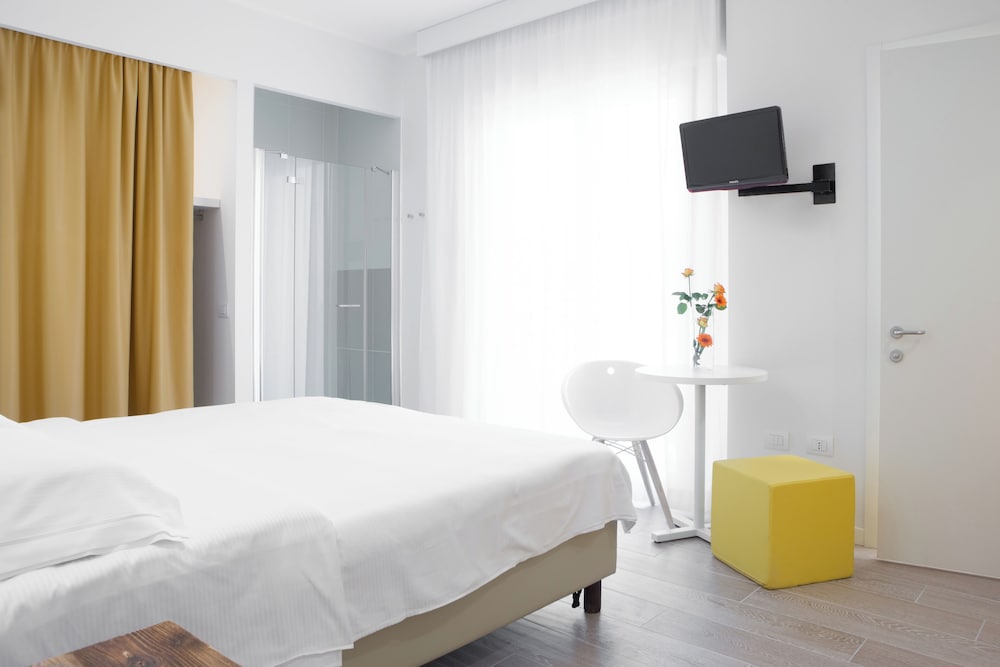 Standard Double or Twin Room, Balcony, City View photo 2