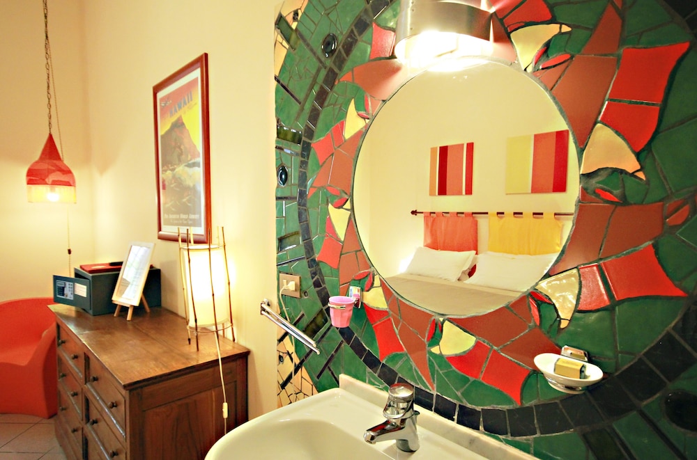 Classic Twin Room, Shared Bathroom photo 2
