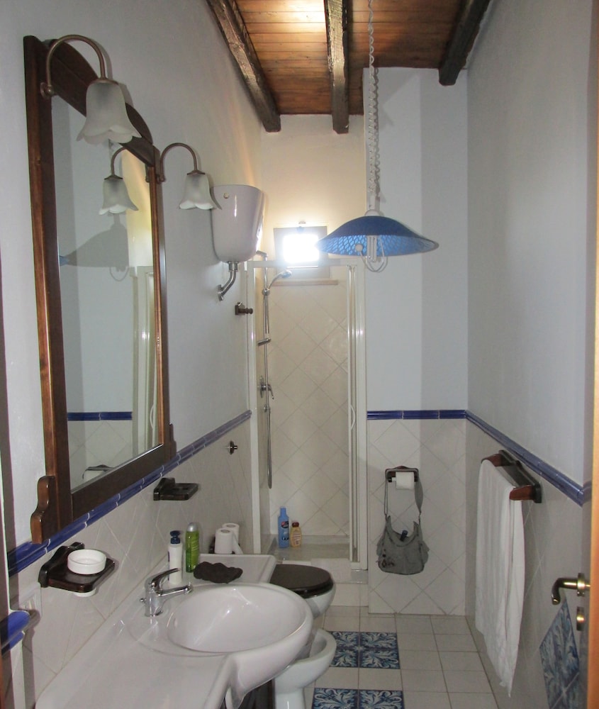 Double Room - Photo 5