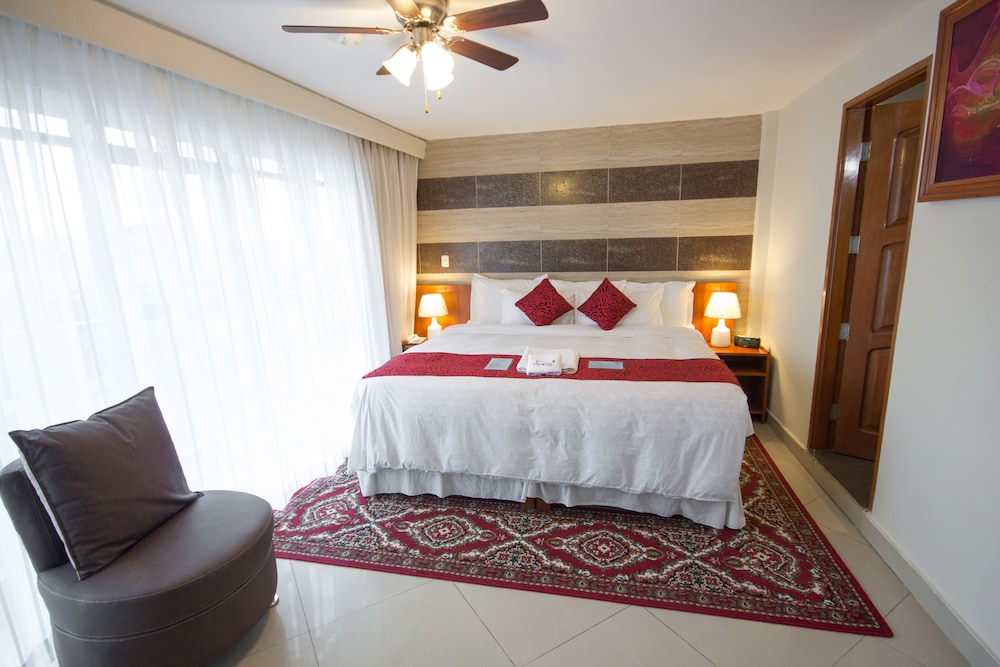 Family Room, 1 Bedroom - Photo 9