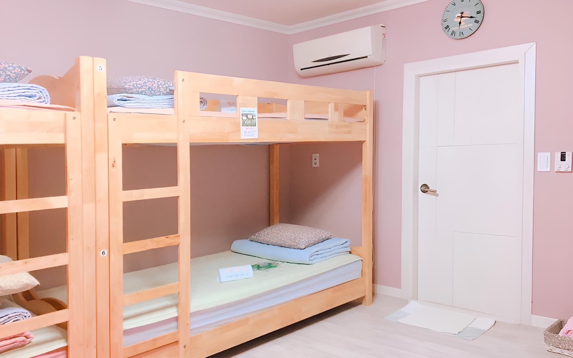 Room (Annex 13F Unshared House) photo 1