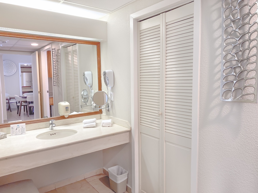 Suite, 1 Bedroom, Kitchen, Ocean View - Photo 5