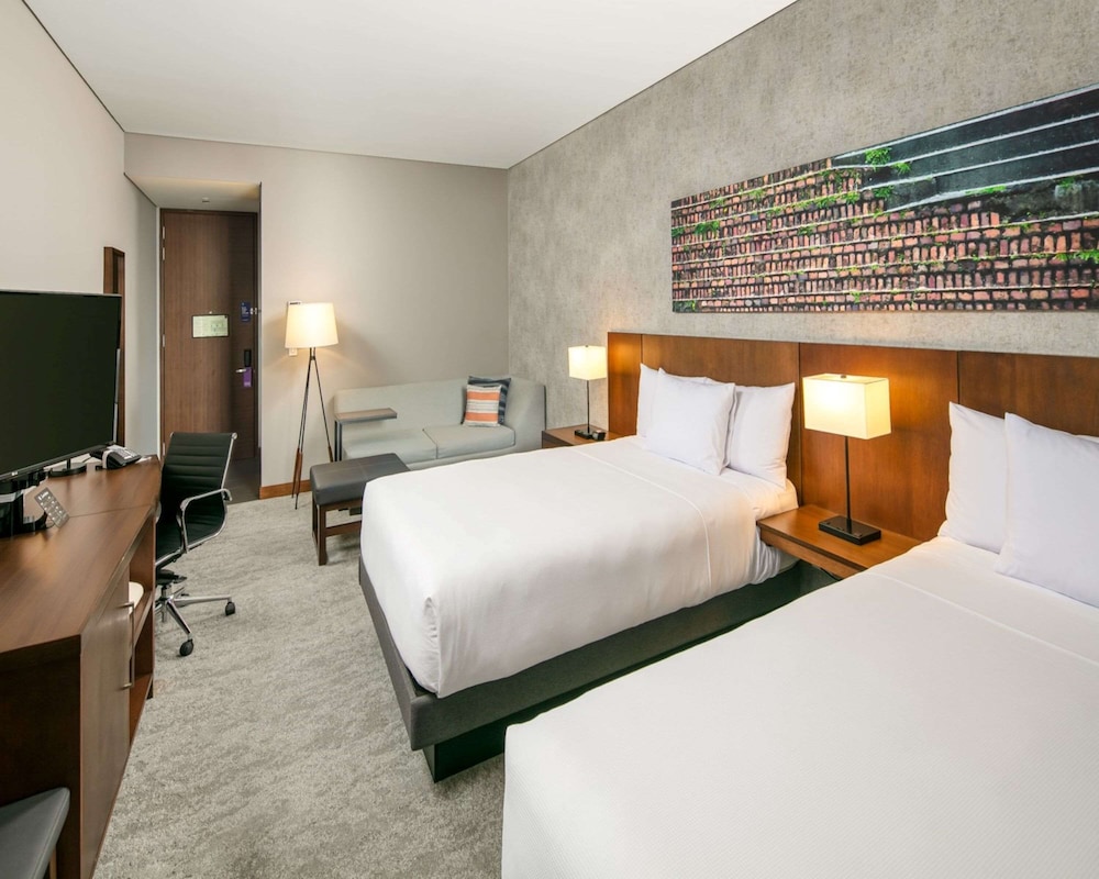 Deluxe Room, Multiple Beds (High Floor) - Photo 3