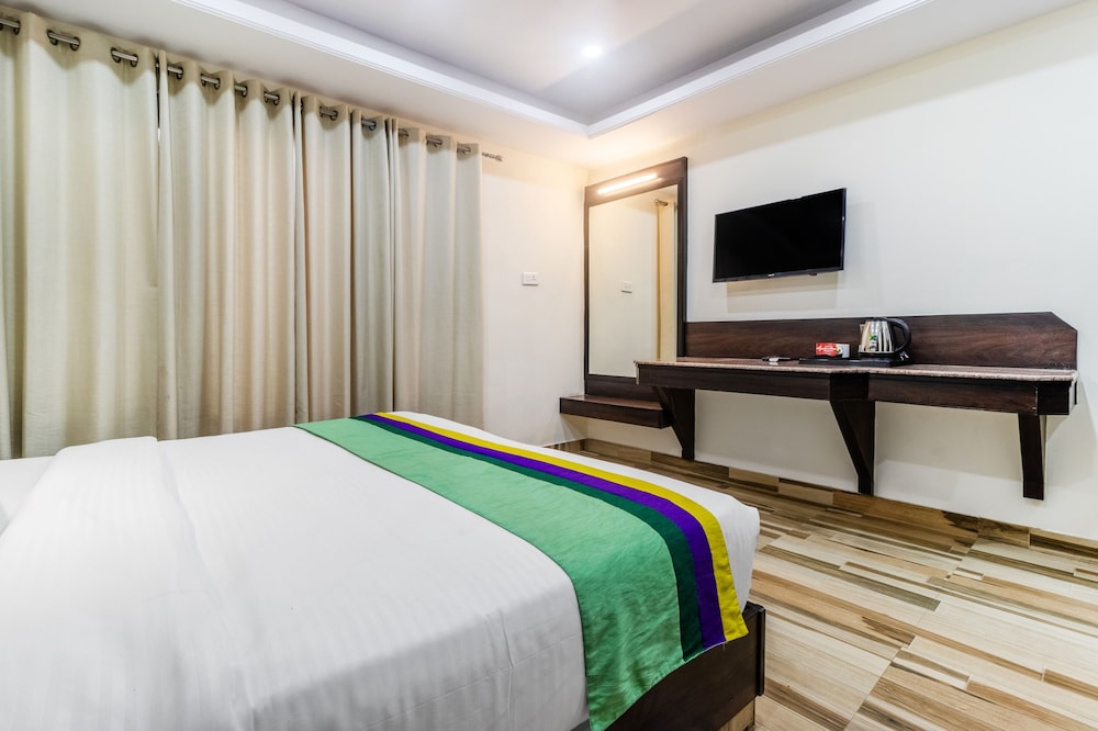Economy Double Room, 1 King Bed photo 2