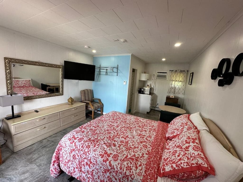 Queen Room with Pool View photo 2