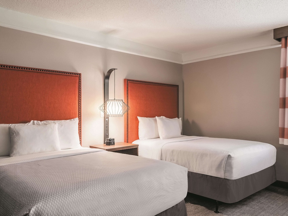 Room, 2 Queen Beds, Accessible (Mobility/Hearing Impaired Accessible) photo 3