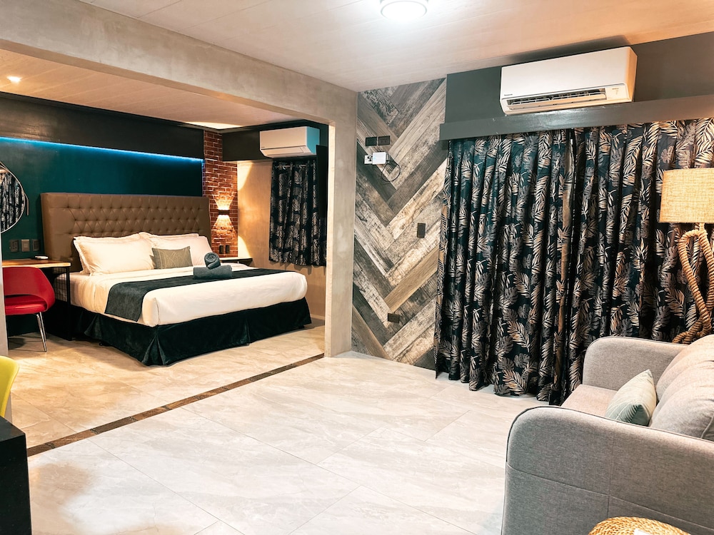 Premier Studio Suite photo 1