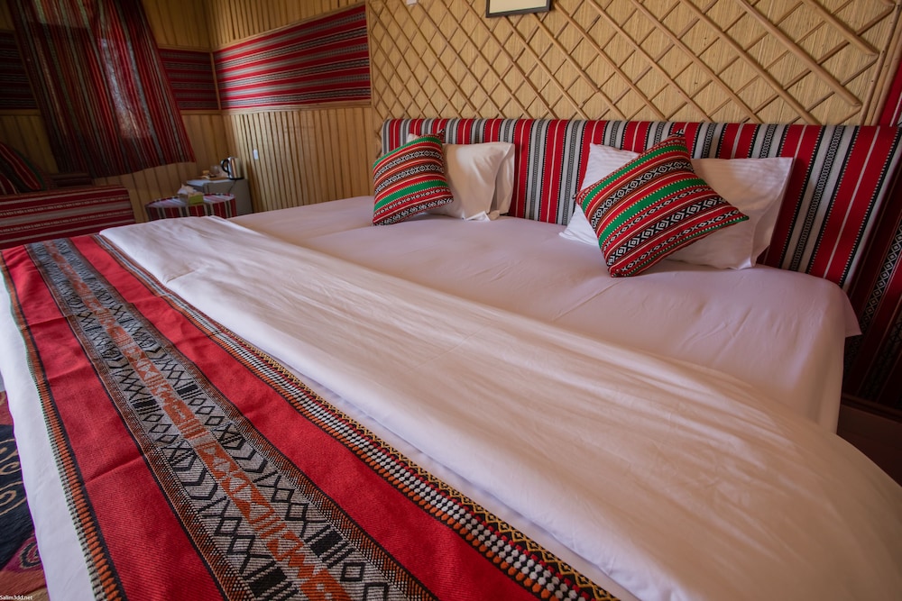 Deluxe Room - Photo 16