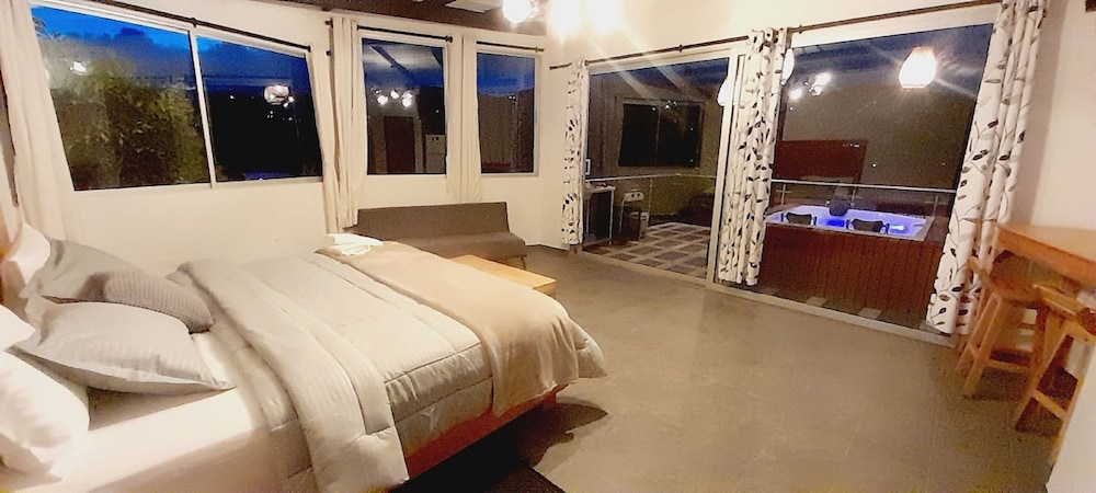 Panoramic Cabin, 1 Queen Bed with Sofa bed, Accessible, Private Bathroom photo 1