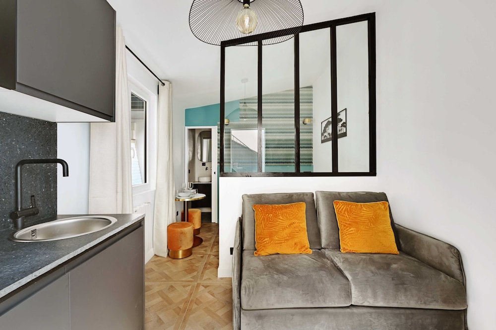 Apartment (19B) photo 1