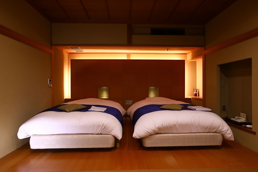 Special Japanese-Western-Style Room With Open-Air Bath(13Tatami+Bedroom/100SQM),Non-Smoking - Photo 4