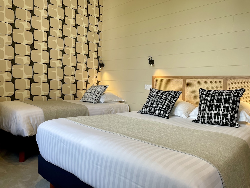 Classic Triple Room, Private Bathroom, Courtyard Area photo 1