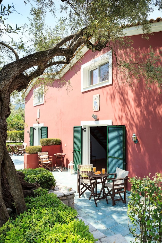 Villa photo 3