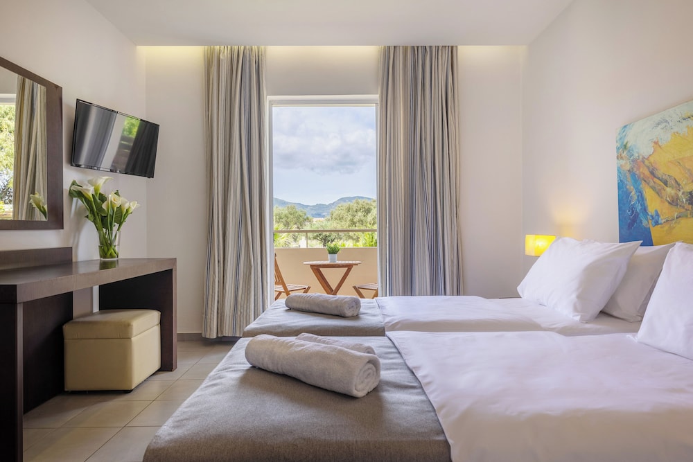 Standard Room with Garden View - Photo 17