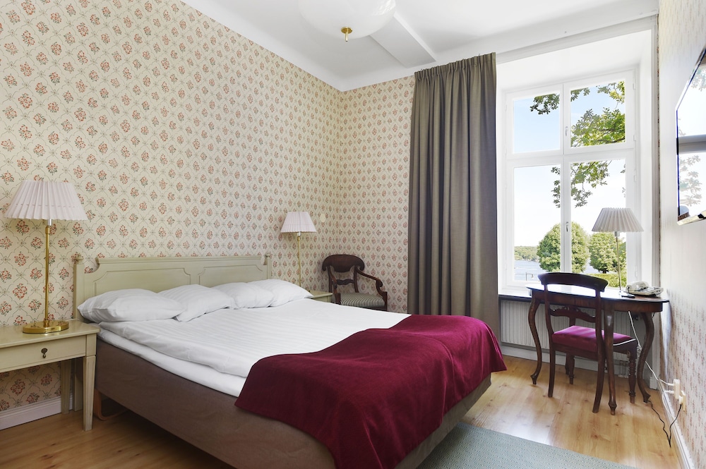 Standard Double or Twin Room, Private Bathroom, Partial Ocean View