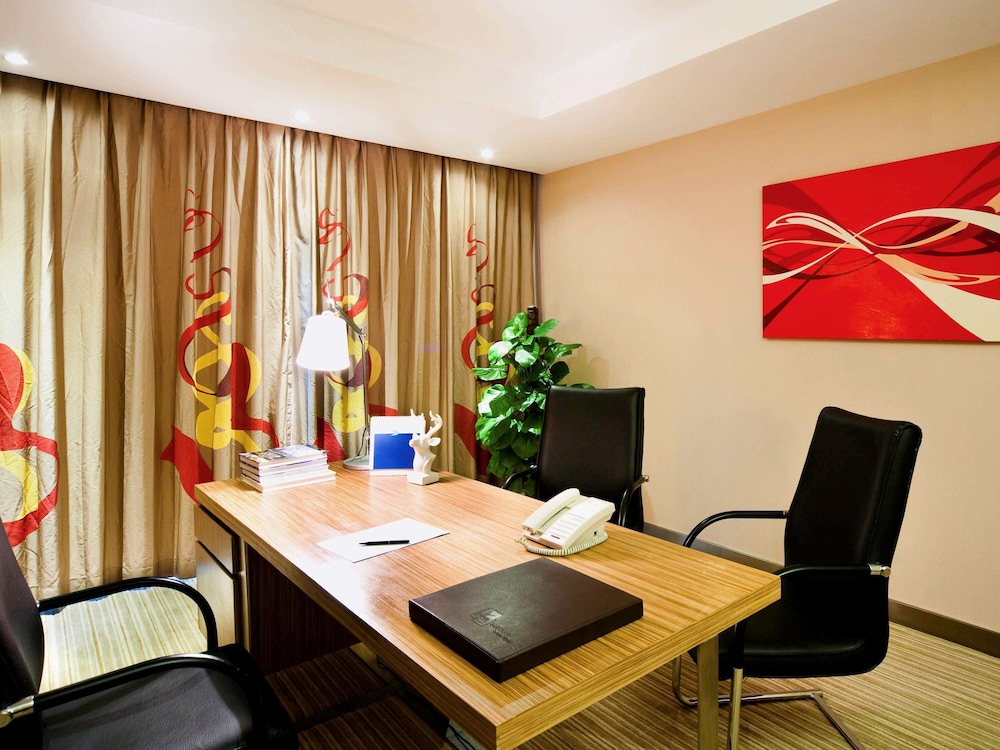 Premier Suite - Photo 2