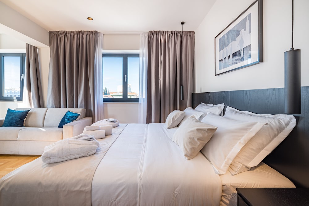Deluxe Room - Photo 26