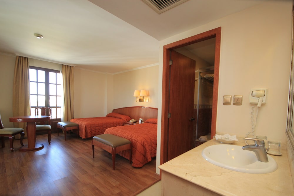 Standard Double Room - Photo 8