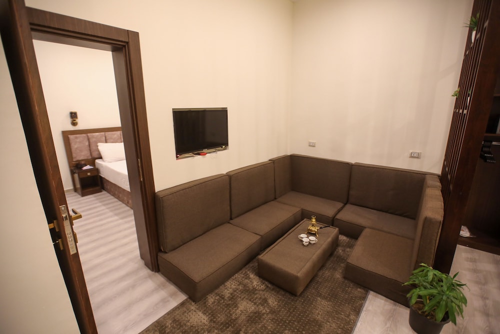 Deluxe Suite - Photo 12