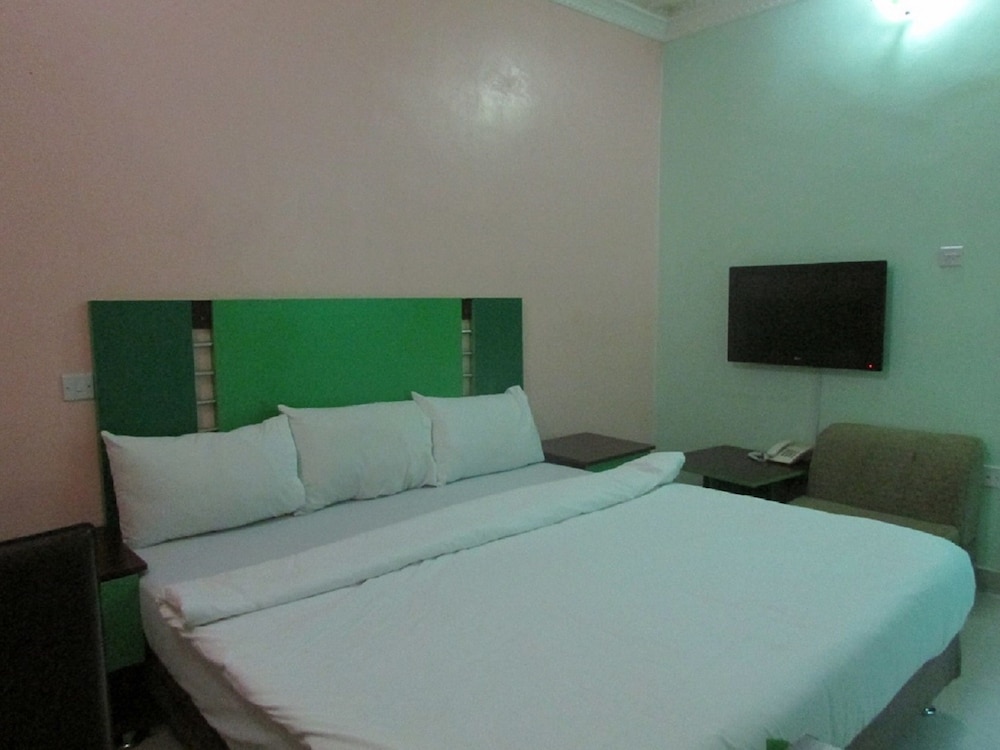 Classic Single Room, 1 Queen Bed, Non Smoking photo 3
