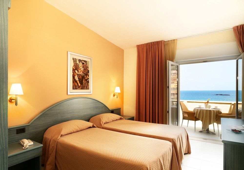 Panoramic Double or Twin Room, Balcony, Sea View - Photo 1