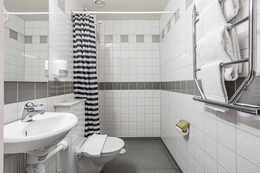 Quadruple Room, Private Bathroom - Photo 2