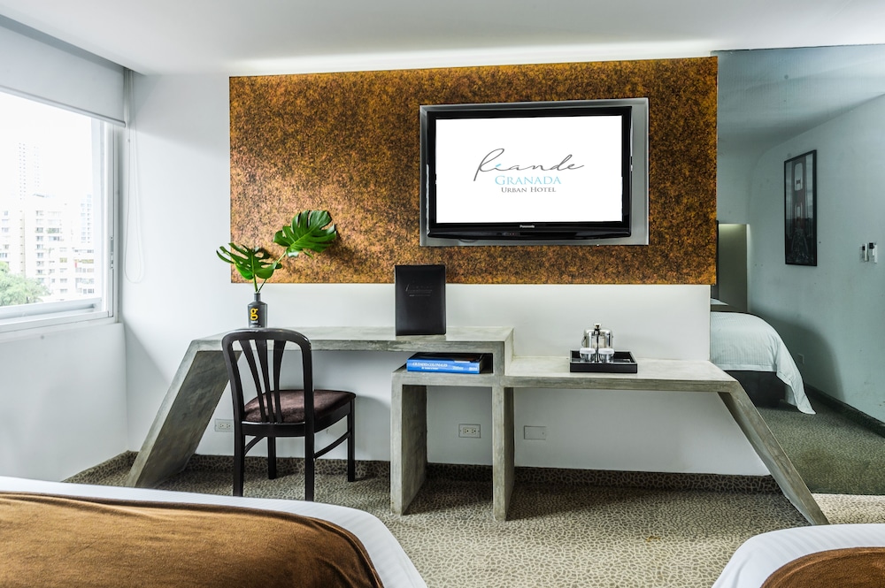 Executive Room, Two Double Beds - Photo 3
