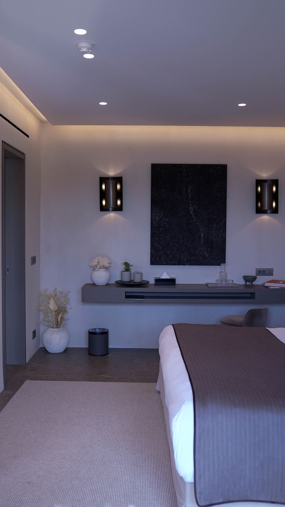 Executive Suite, Private Heated Pool, Sea View - Photo 14