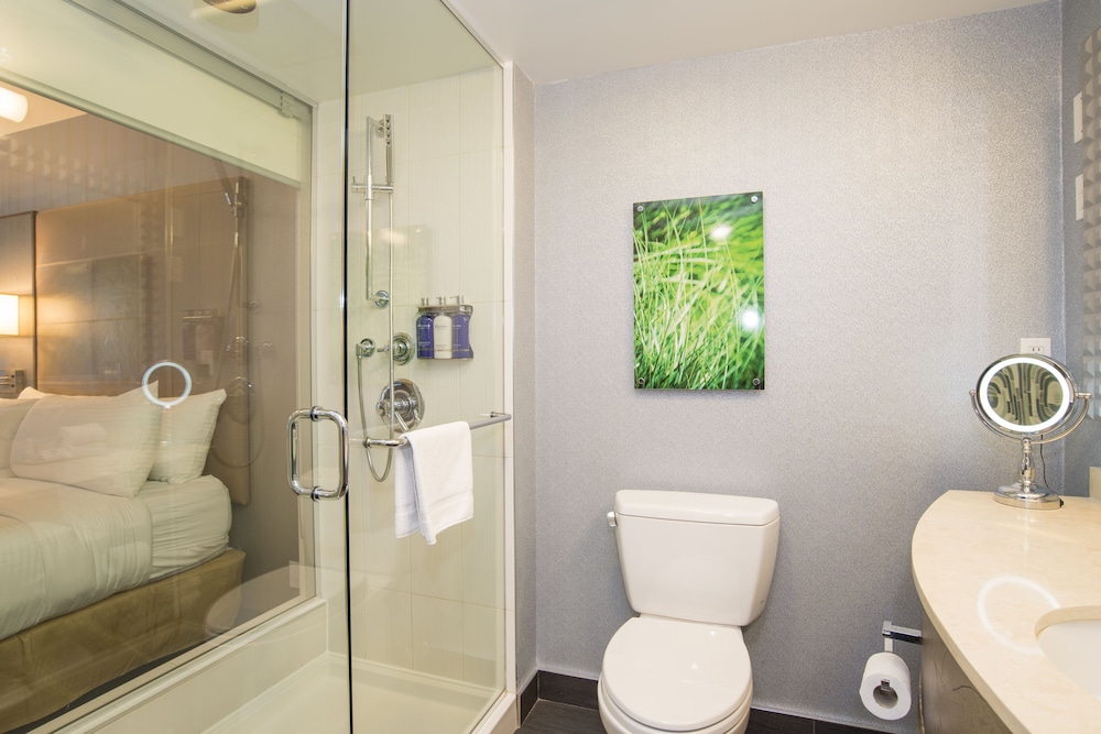 Deluxe Quadruple Room, 2 Queen Beds