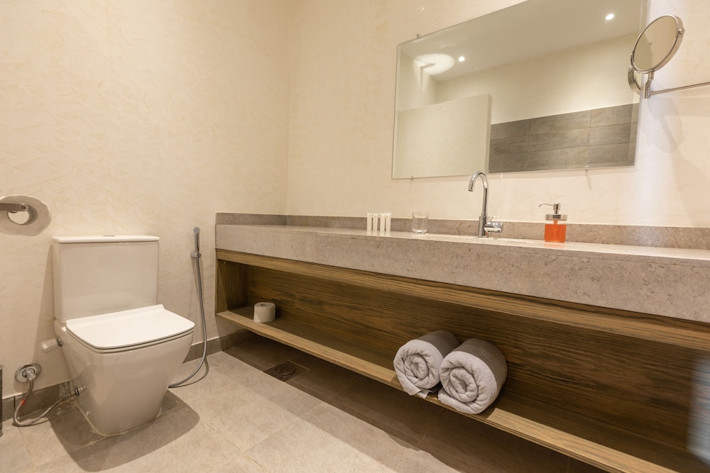 Premium Twin Room - Photo 9