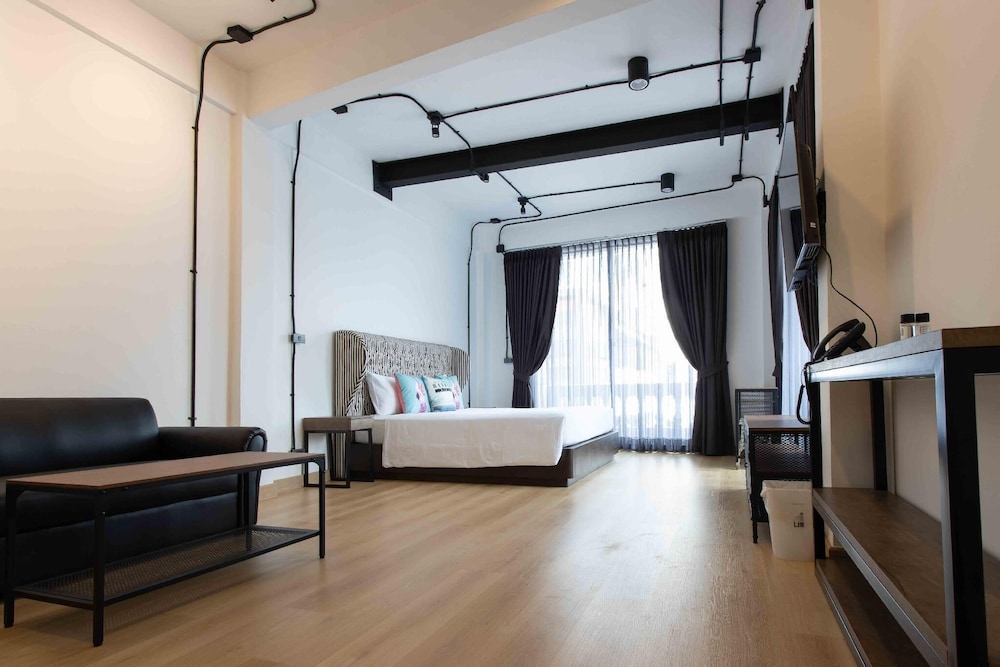 Studio Double room (Stair access only)