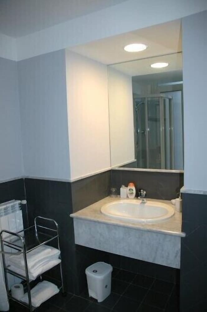 Quadruple Room - Photo 8