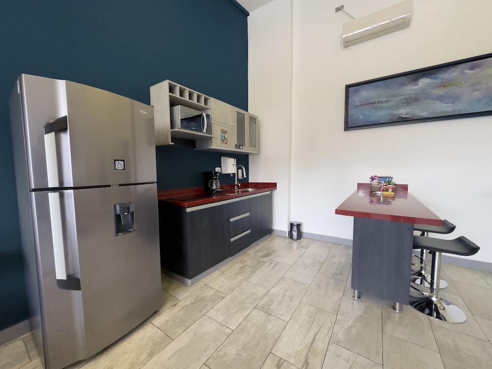 1-Bedroom with jacuzzi and kitchen photo 3