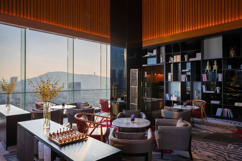 Club Suite, 1 King Bed, City View