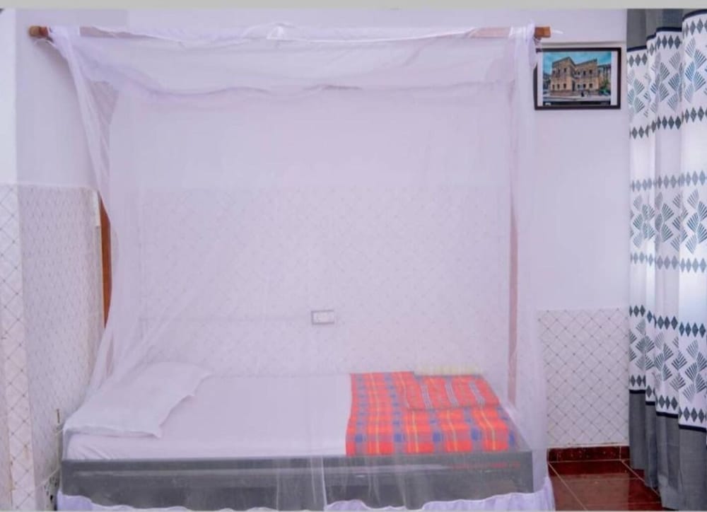 Classic Triple Room, City View photo 2