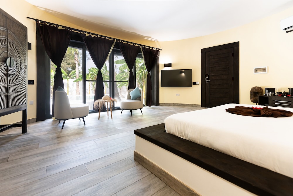 Executive Suite, Private Pool