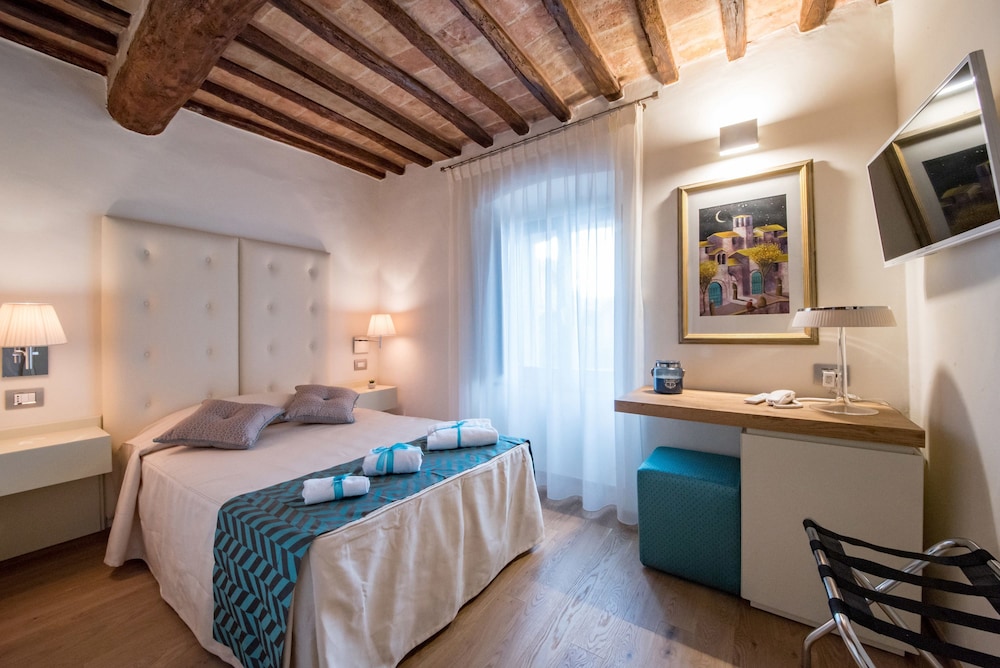 Double or Twin Room photo 3
