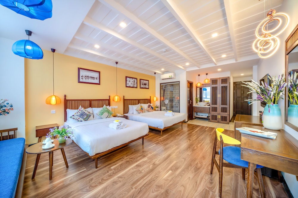 Family Room, 2 Queen Beds - Photo 2