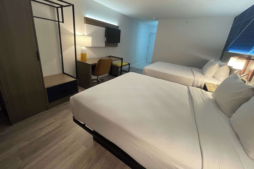 Suite, 2 Queen Beds, Accessible, Non Smoking - Photo 3