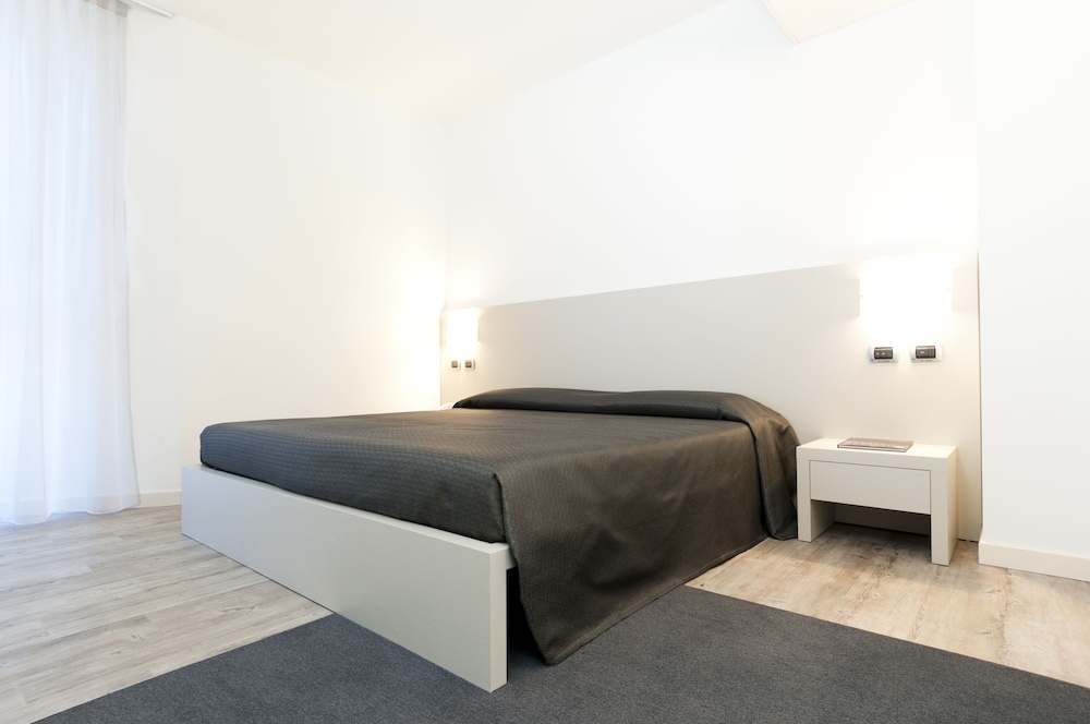 Comfort Room, 1 King Bed, Non Smoking - Photo 2