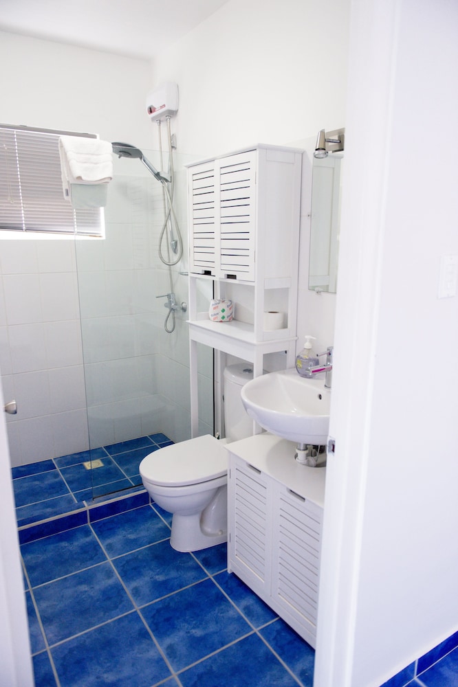 3 Bedroom Ocean Front Bungalow photo 3