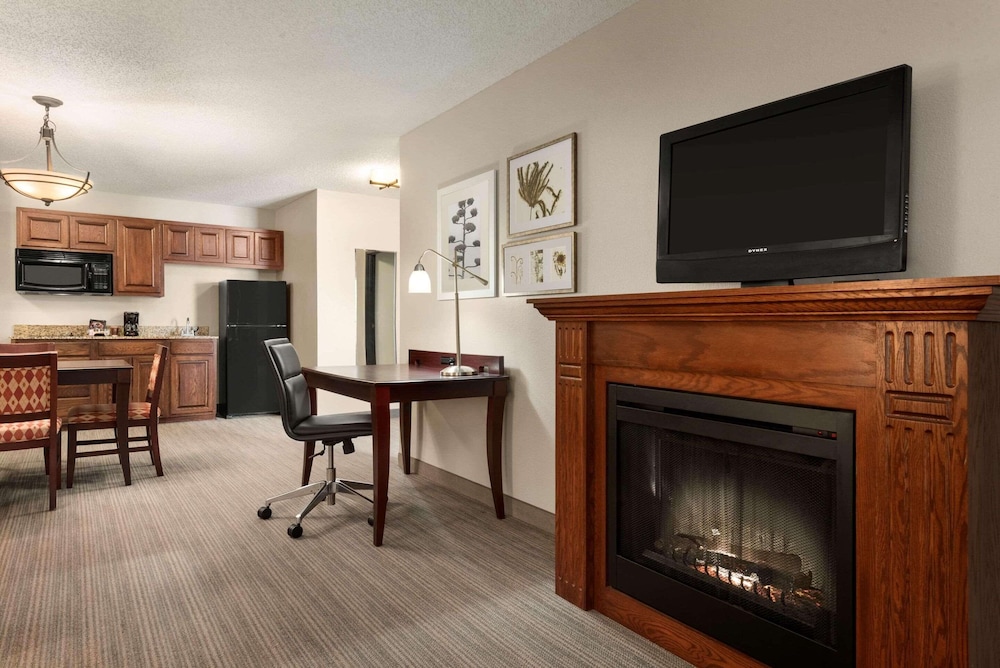 Suite, 1 King Bed, Non Smoking, Kitchen (Extended Stay) photo 1
