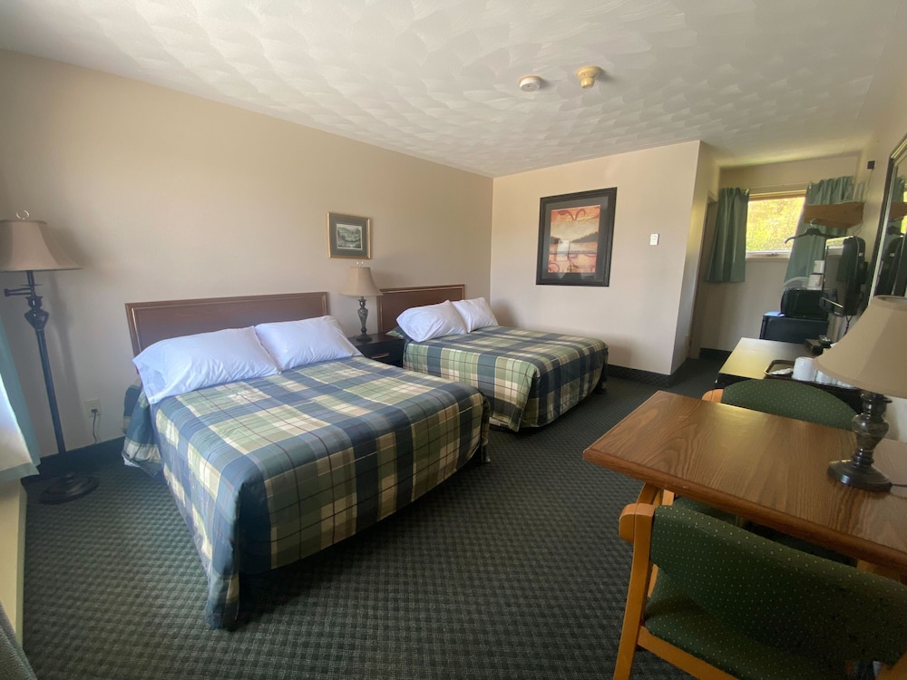 Room, 2 Double Beds, Mountain View photo 1
