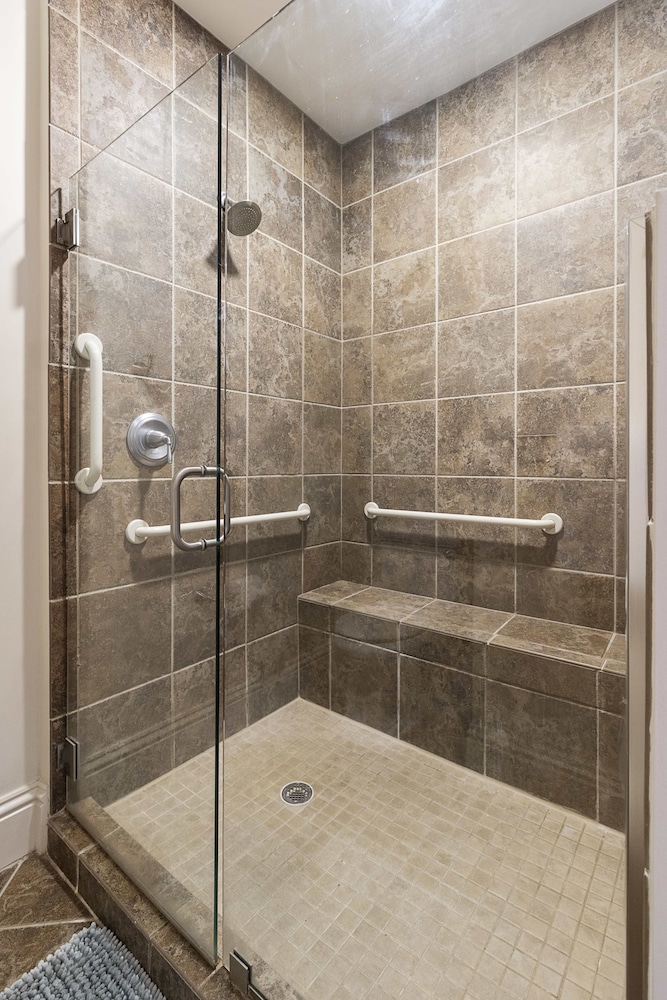 5080 Annunciation Circle, Unit 1205 photo 3