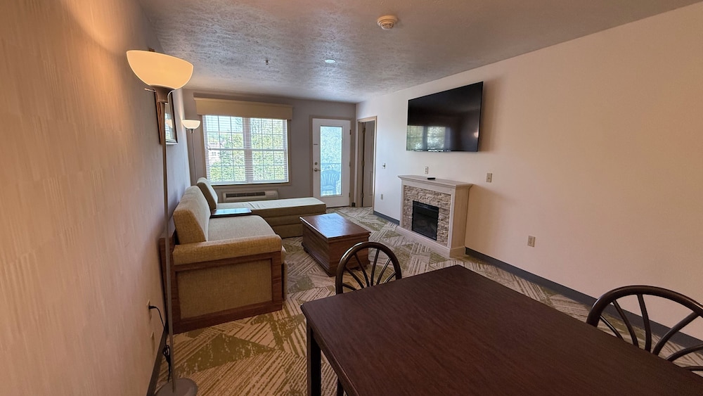 Willowbrook One Bedroom Hot Tub photo 3
